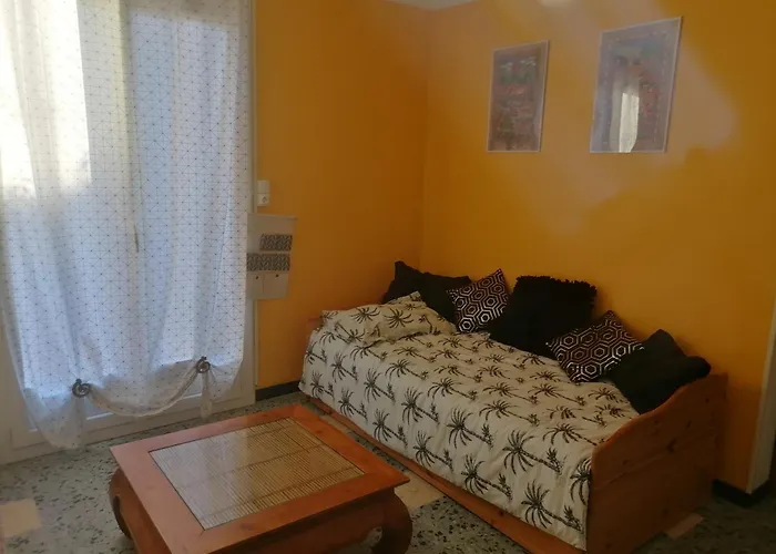 Проживание в семье Maison Du Soleil Прад